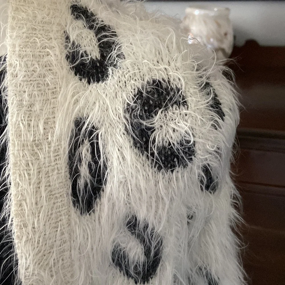 Apt. 9 Shaggy Black and White Open Leopard Sweater Soft Cozy Casual Wint…
